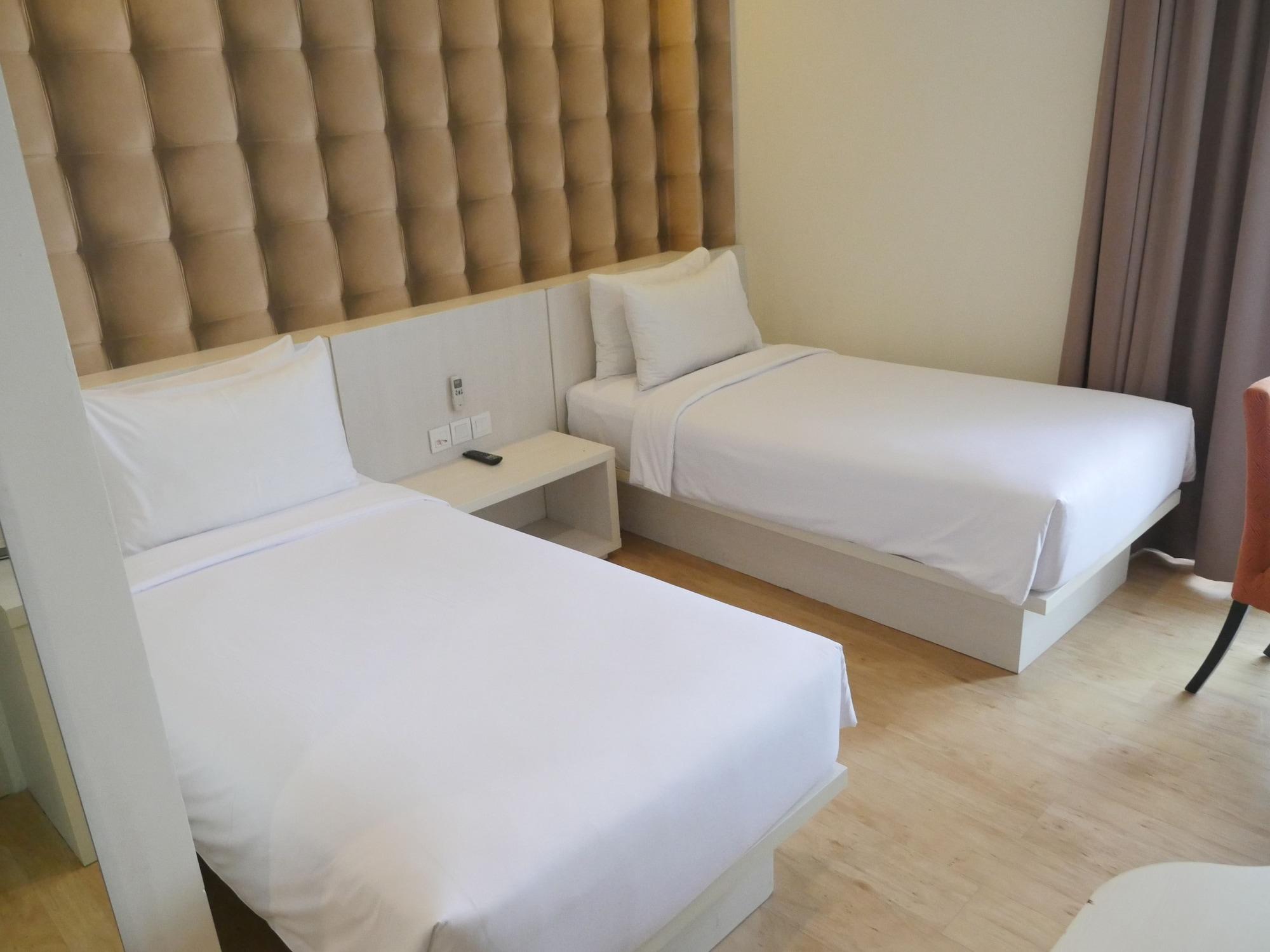 Yasmin Hotel Karawaci Tangerang Exteriör bild