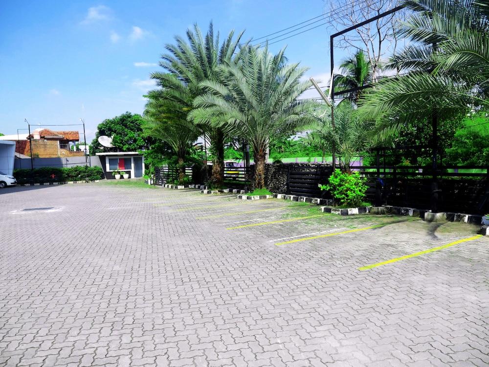 Yasmin Hotel Karawaci Tangerang Exteriör bild