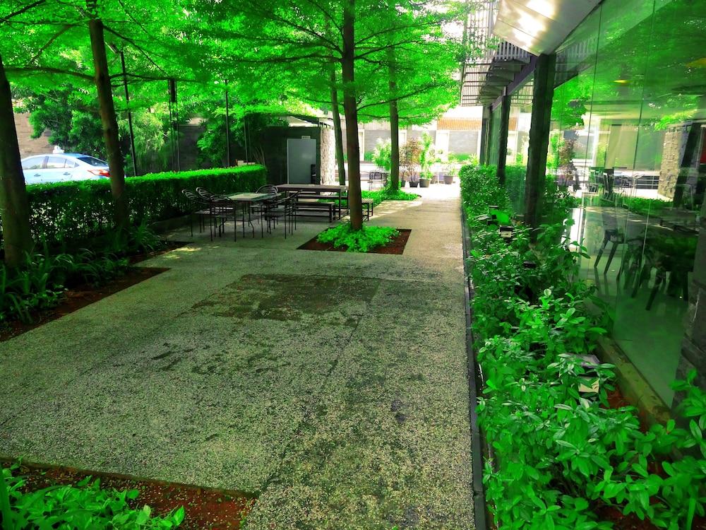 Yasmin Hotel Karawaci Tangerang Exteriör bild