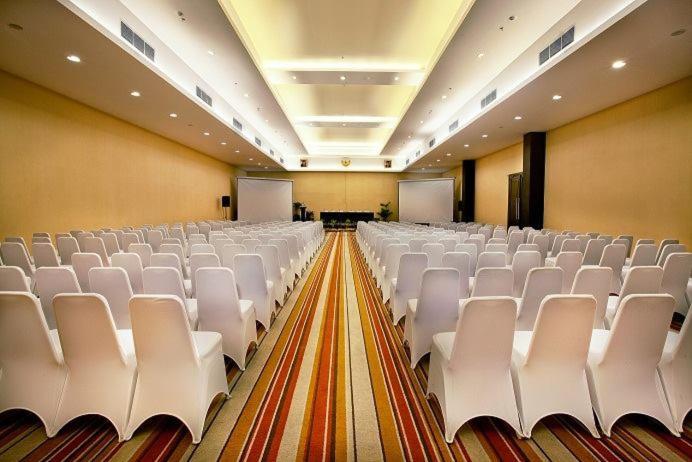 Yasmin Hotel Karawaci Tangerang Exteriör bild