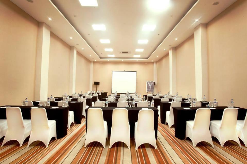Yasmin Hotel Karawaci Tangerang Exteriör bild