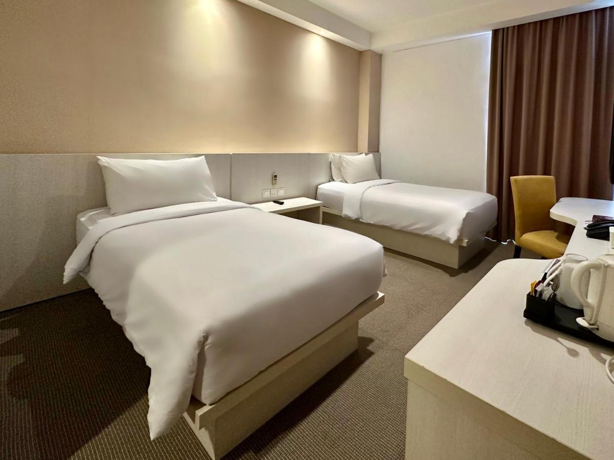 Yasmin Hotel Karawaci Tangerang Exteriör bild