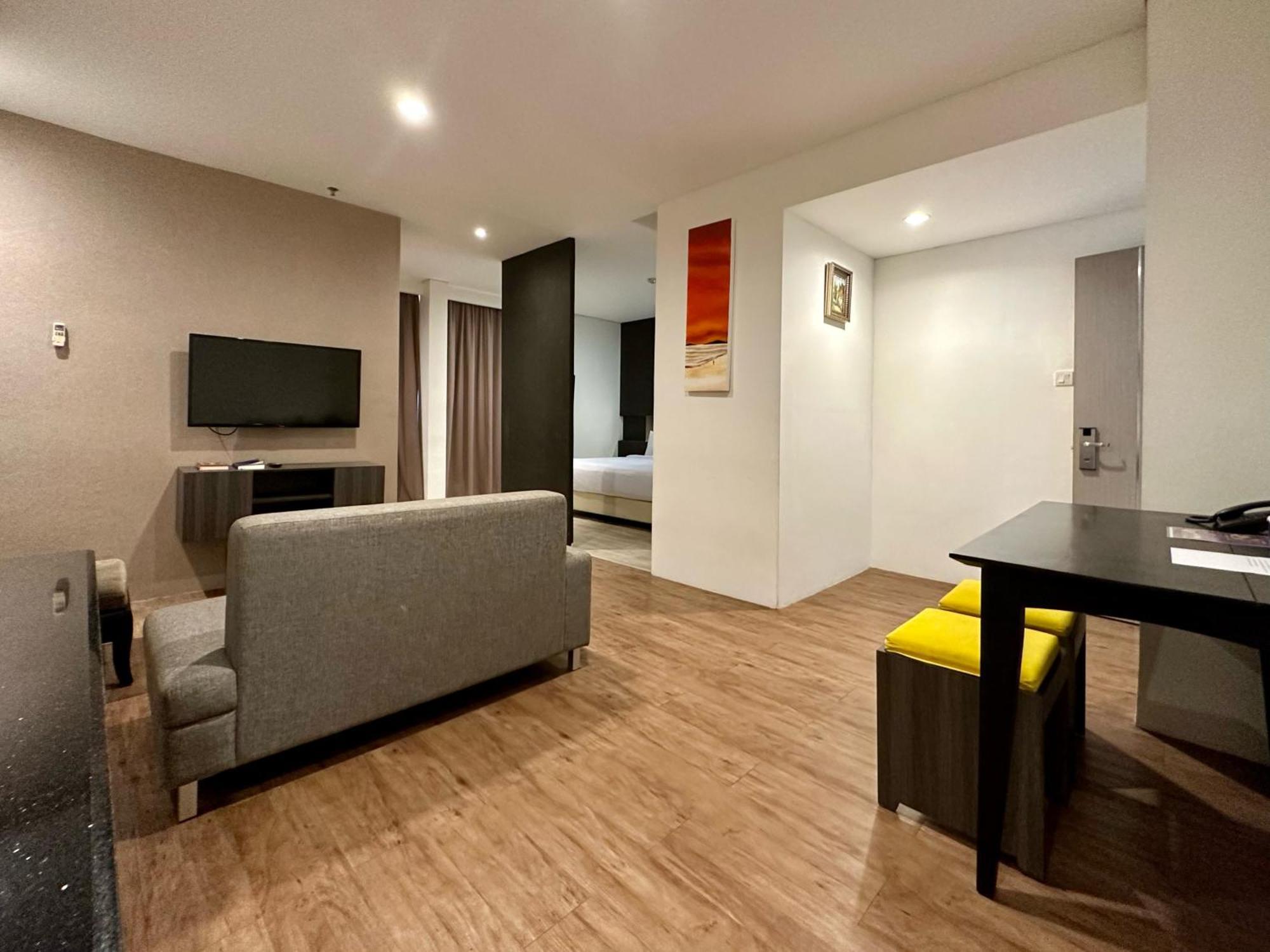 Yasmin Hotel Karawaci Tangerang Exteriör bild