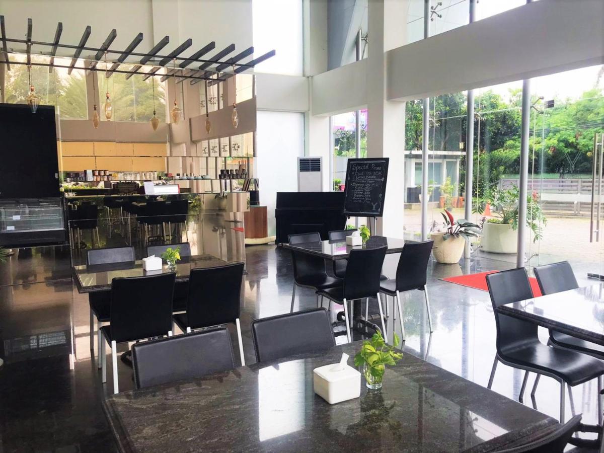 Yasmin Hotel Karawaci Tangerang Exteriör bild