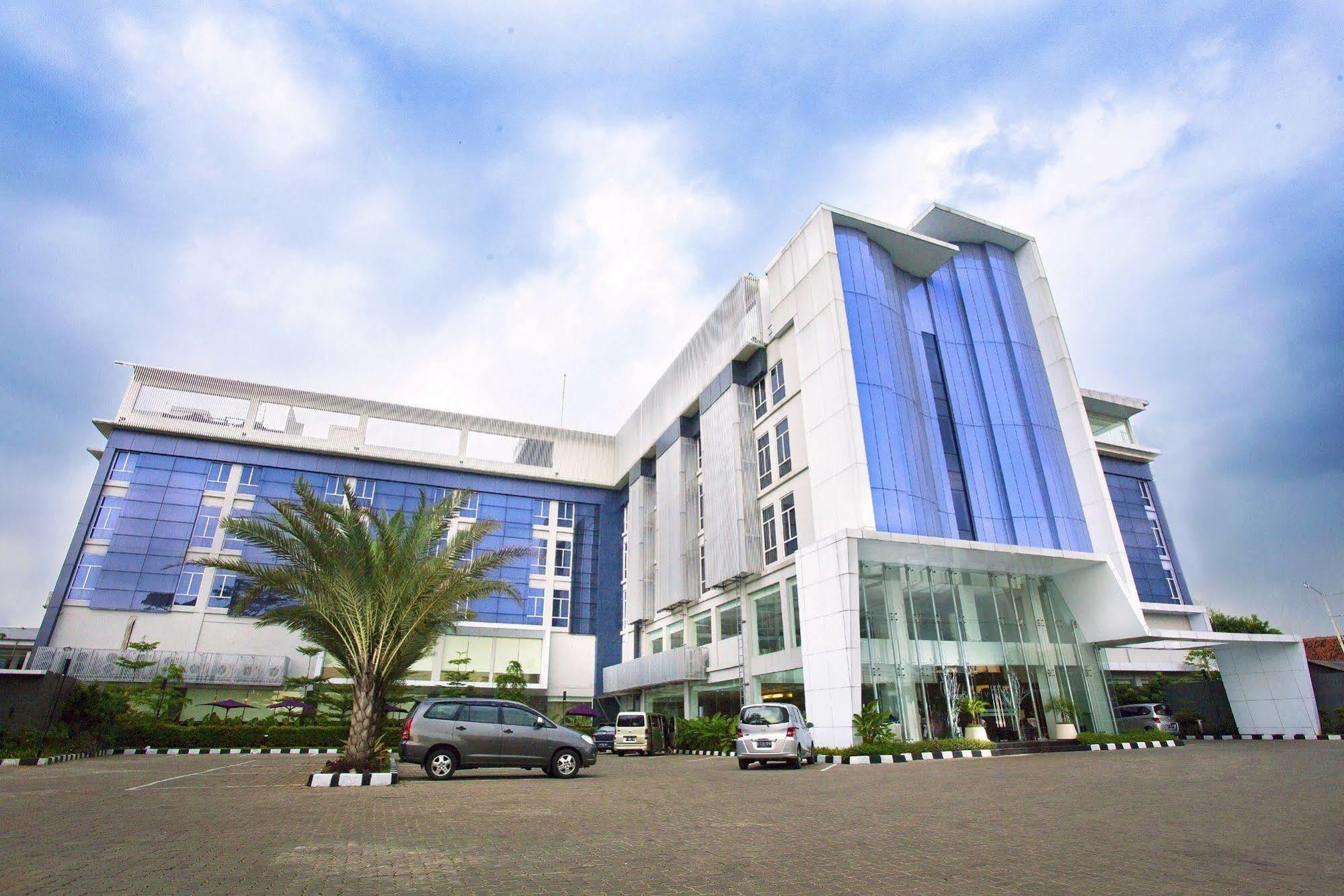 Yasmin Hotel Karawaci Tangerang Exteriör bild